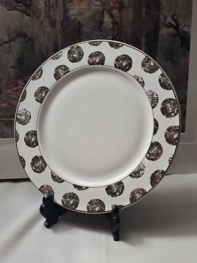 Grace White Fine Porcelain 10" Dinner Plate with Gold Dot Accent Rim